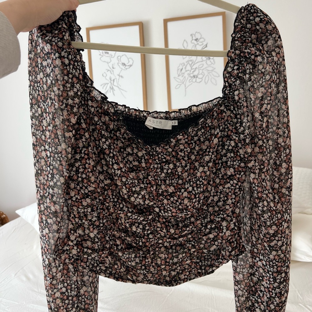Astr the Label Floral Ruched Sweetheart Neckline Top
